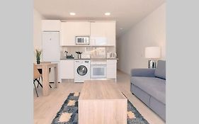 Air Conditioned 2 Bedroom Poolside Apartment Free Wifi Tv Package Includes Uk And European Channels Free On Street Parking Bright And Modern With Fridge Freezer And Washing Machine